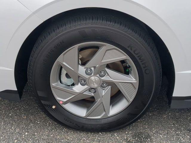 New 2026 White Hyundai SE image 11