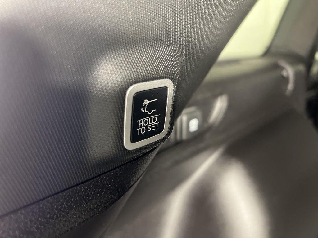 Used 2025 Silver Zynith Jeep Limited image 23