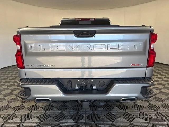 Used 2023  Chevrolet RST image 21