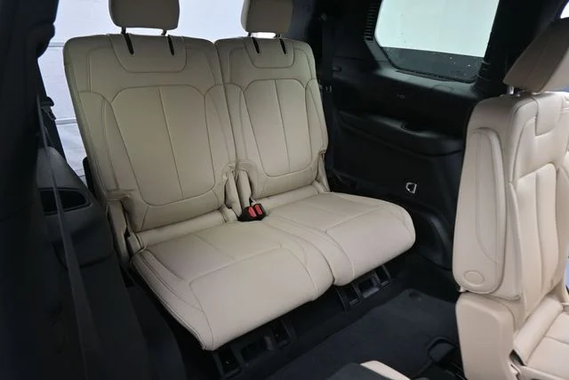 New 2026 Bright White Clear-Coat Exterior Paint Jeep Limited image 24