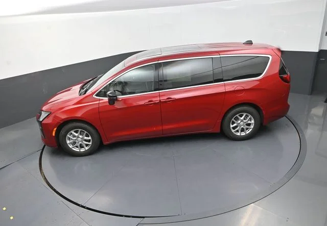 New 2027 Red Hot Pearl-Coat Exterior Paint Chrysler Select image 14