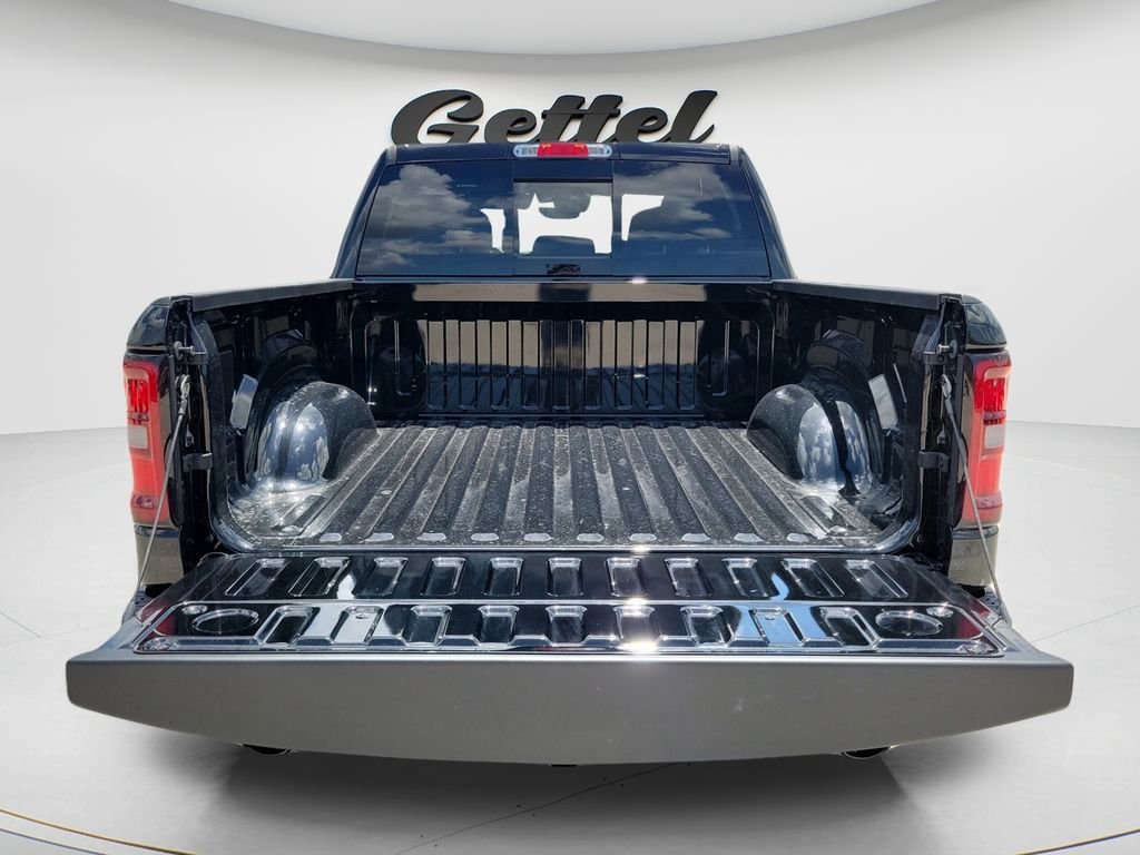 New 2026 Diamond Black Crystal Pearl-Coat Exterior Paint RAM Big Horn/Lone Star image 17