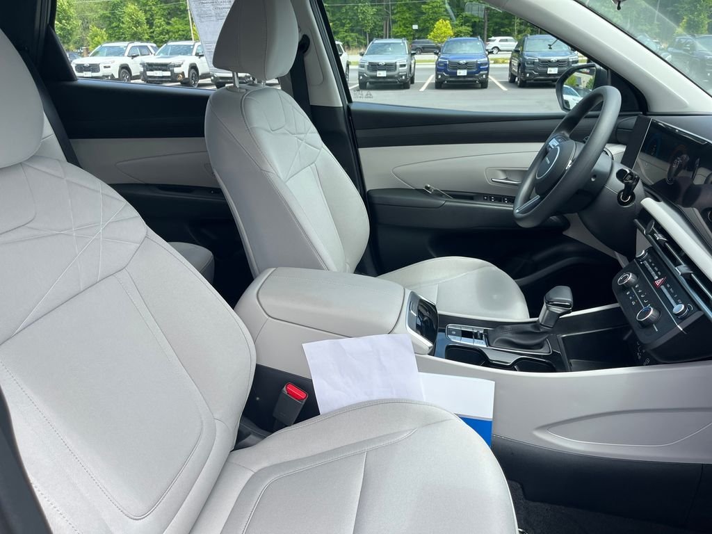 Used 2026 Shimmering Silver Hyundai SE image 29