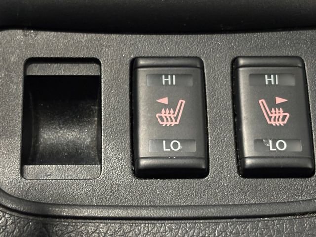 Used 2018 White Nissan SR image 28