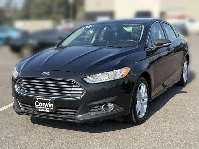 Used 2014 Tuxedo Black Metallic Ford SE image 5