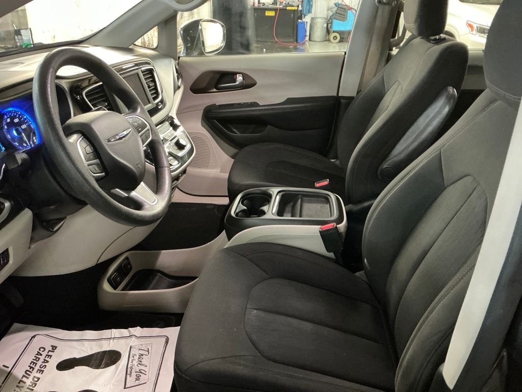 Used 2018 Gray Chrysler Touring Plus image 14