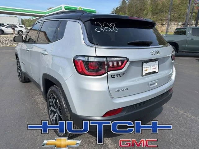 Used 2025 Silver Jeep Limited 4x4 image 4