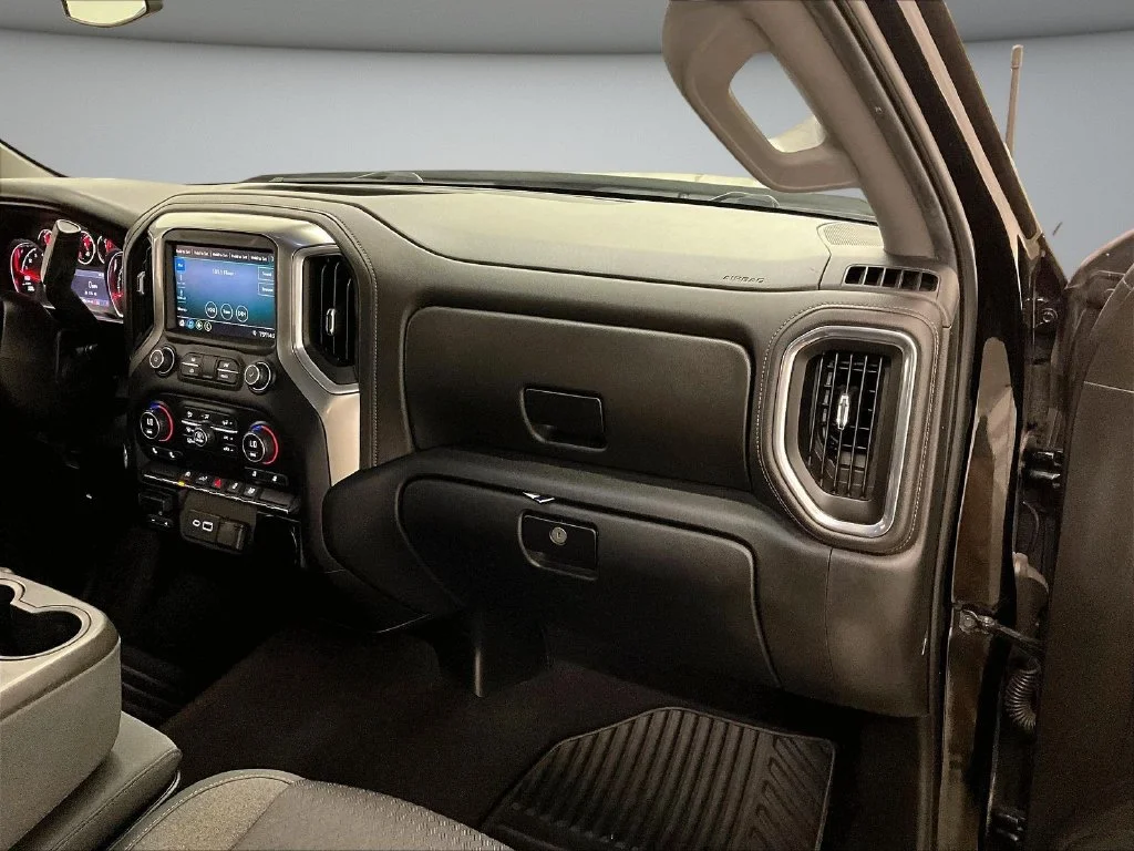 Used 2019 Black Chevrolet LT image 27