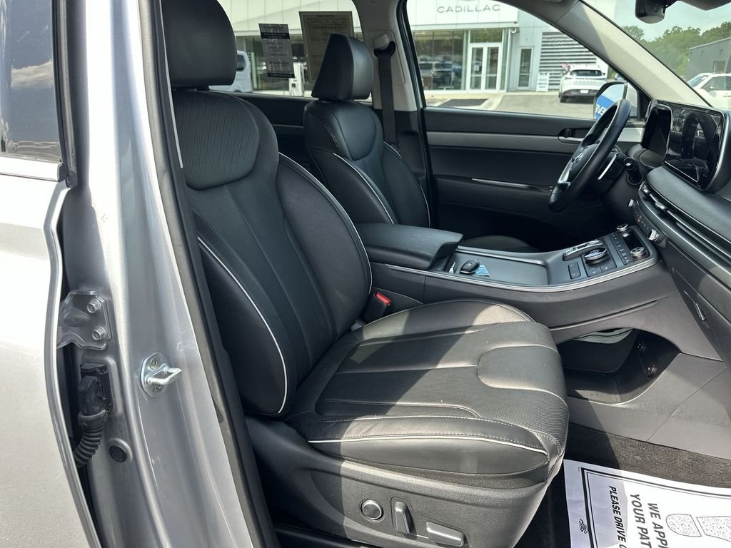 Used 2025 Silver Hyundai SEL image 31