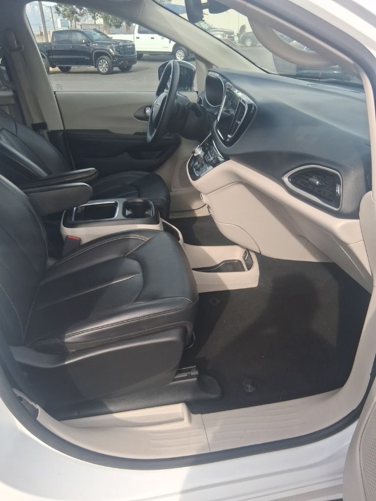 Used 2024 White Chrysler Touring L image 6