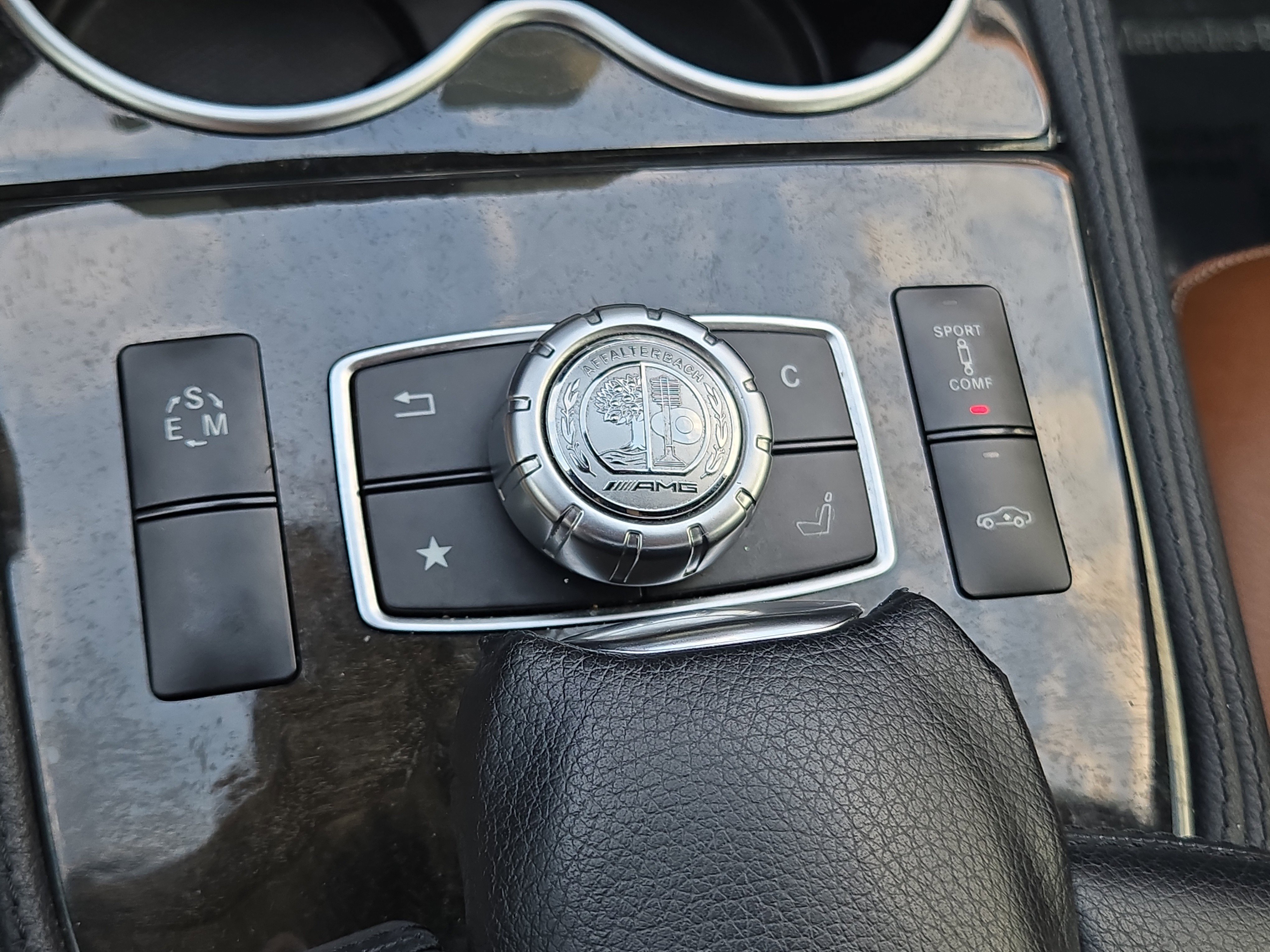 Used 2018 Red Mercedes-Benz 4MATIC® image 29
