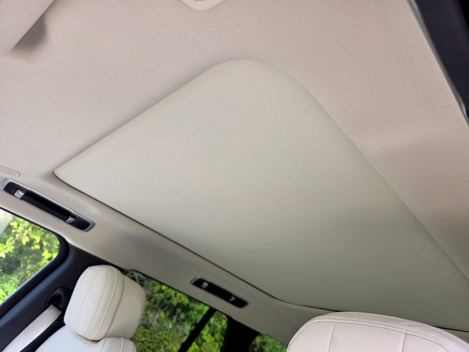 New 2026 Varesine Blue Land Rover P550e SE PHEV image 13