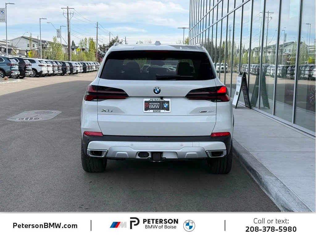 New 2026 White BMW xDrive40i image 4