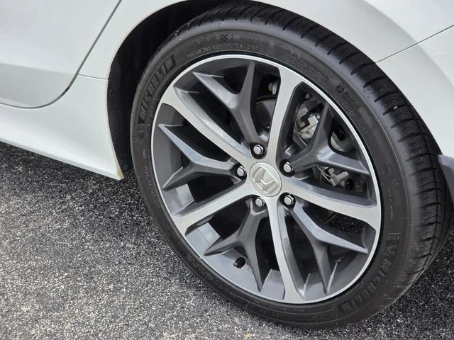 Used 2024  Honda Touring image 11