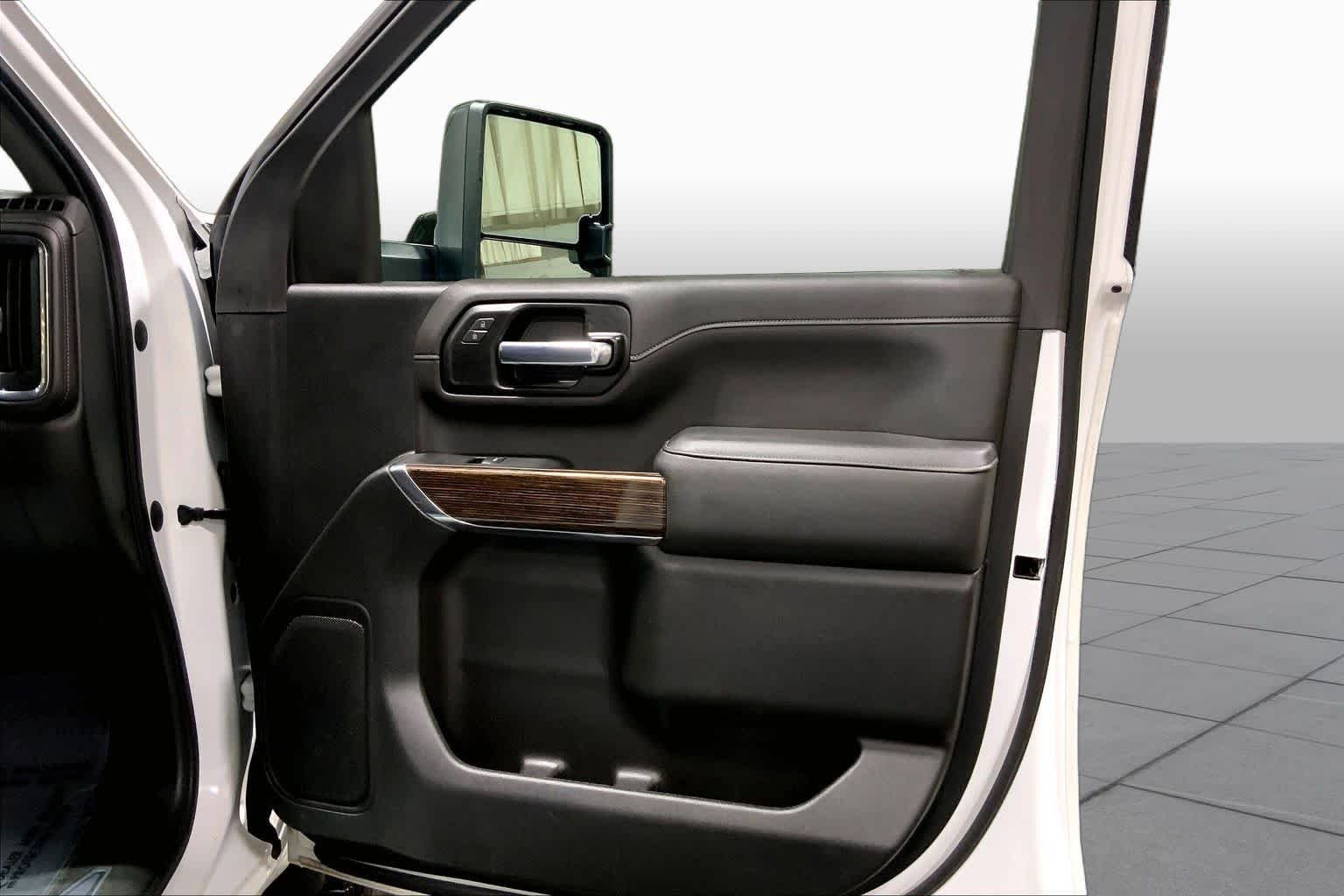 Used 2022 Summit White GMC SLE image 23