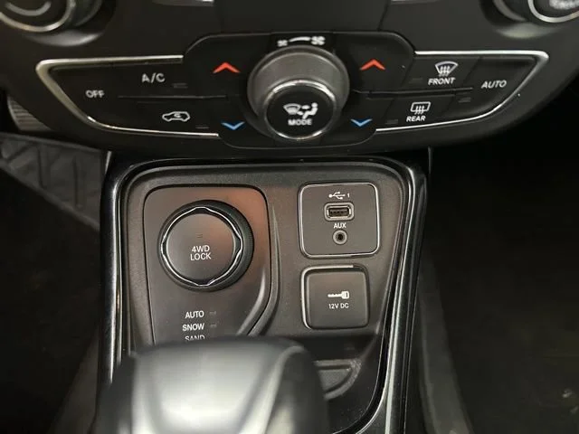 Used 2021 Black Jeep Altitude image 18