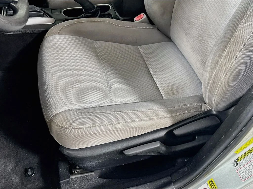 Used 2015 Silver Toyota LE image 23