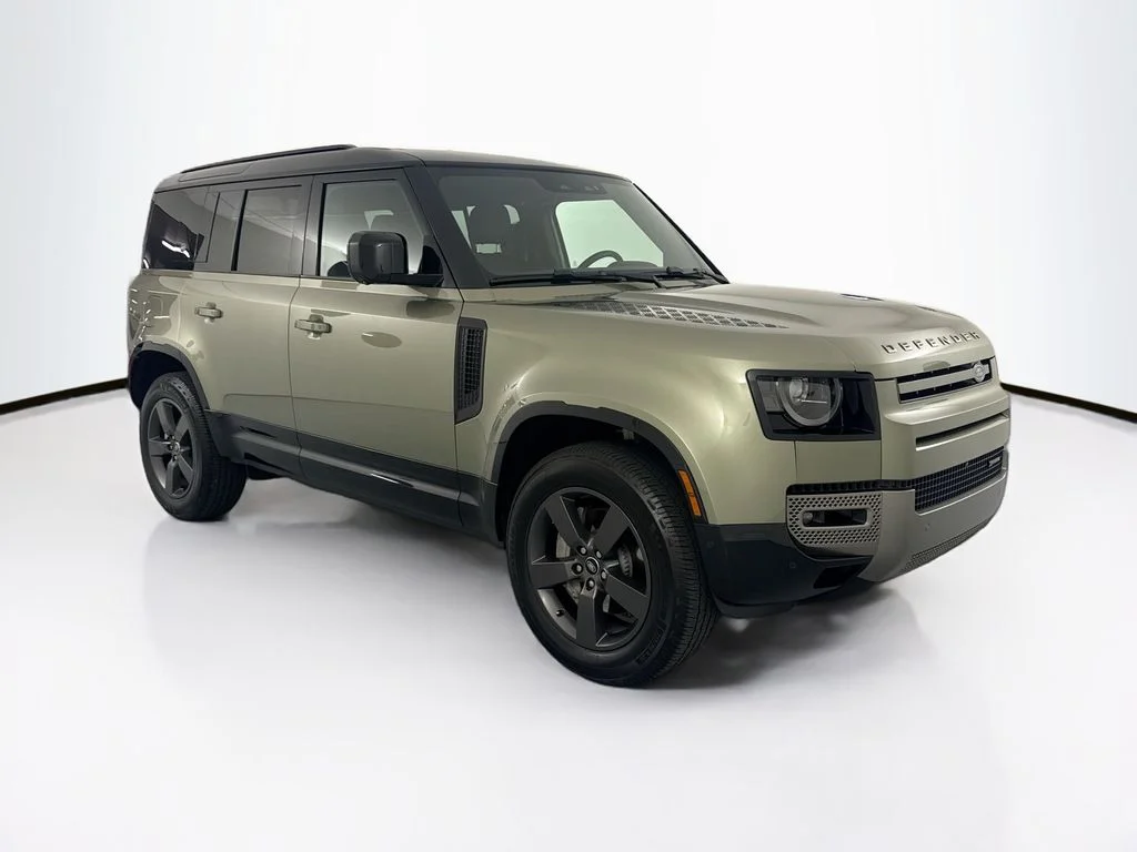 Used 2023 Green Land Rover X-Dynamic SE image 3