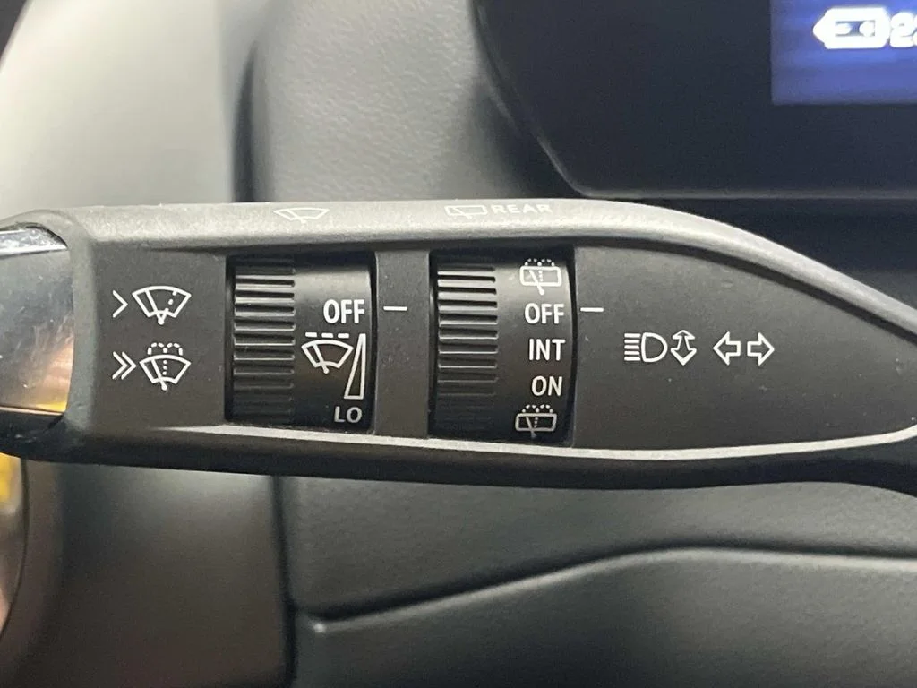 Used 2025 Summit White Chevrolet LT image 26