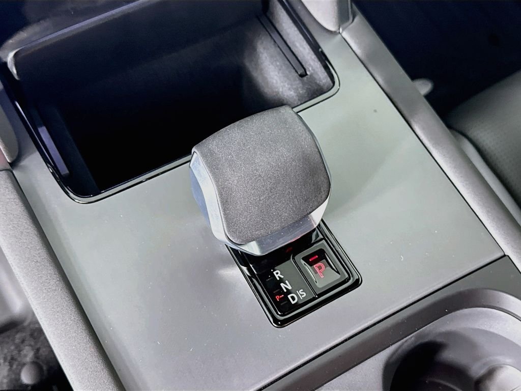 New 2026 Fuji White Land Rover Landmark image 18