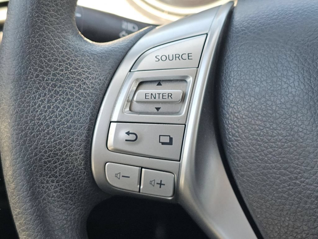 Used 2016 Cayenne Red Nissan S image 14