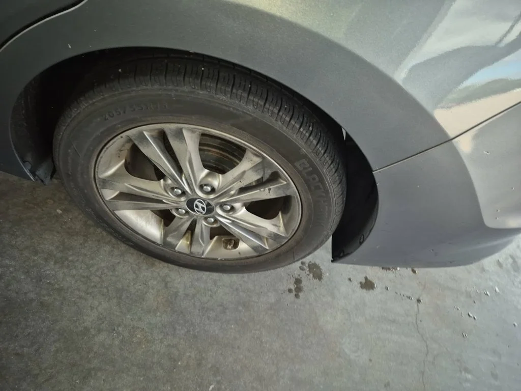 Used 2018 Gray Hyundai SE image 11