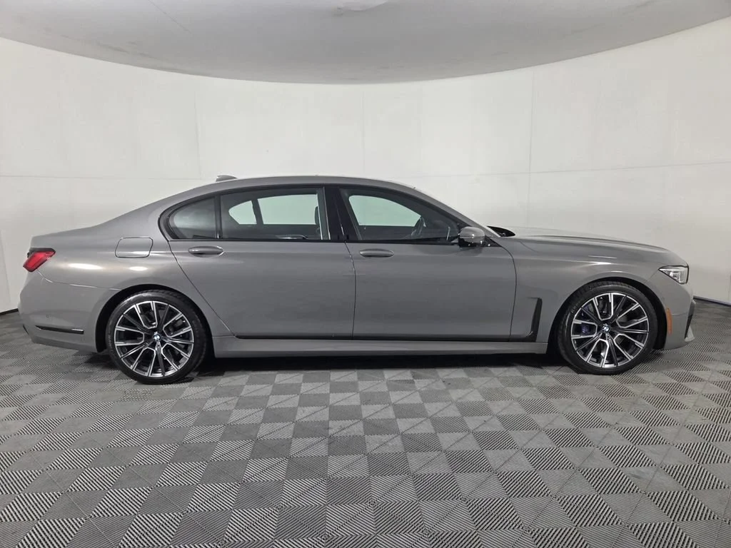 Used 2022 Bernina Grey Amber Effect Metallic BMW 740i image 4