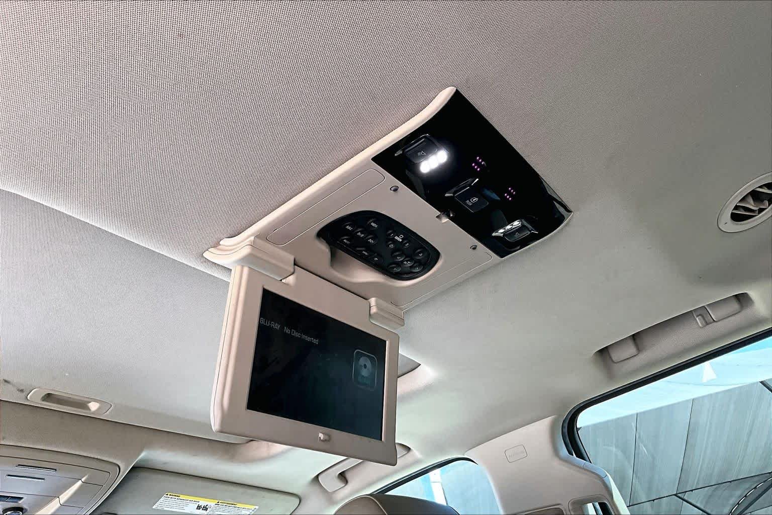 Used 2018 Iridescent Pearl Tricoat Chevrolet LT image 34
