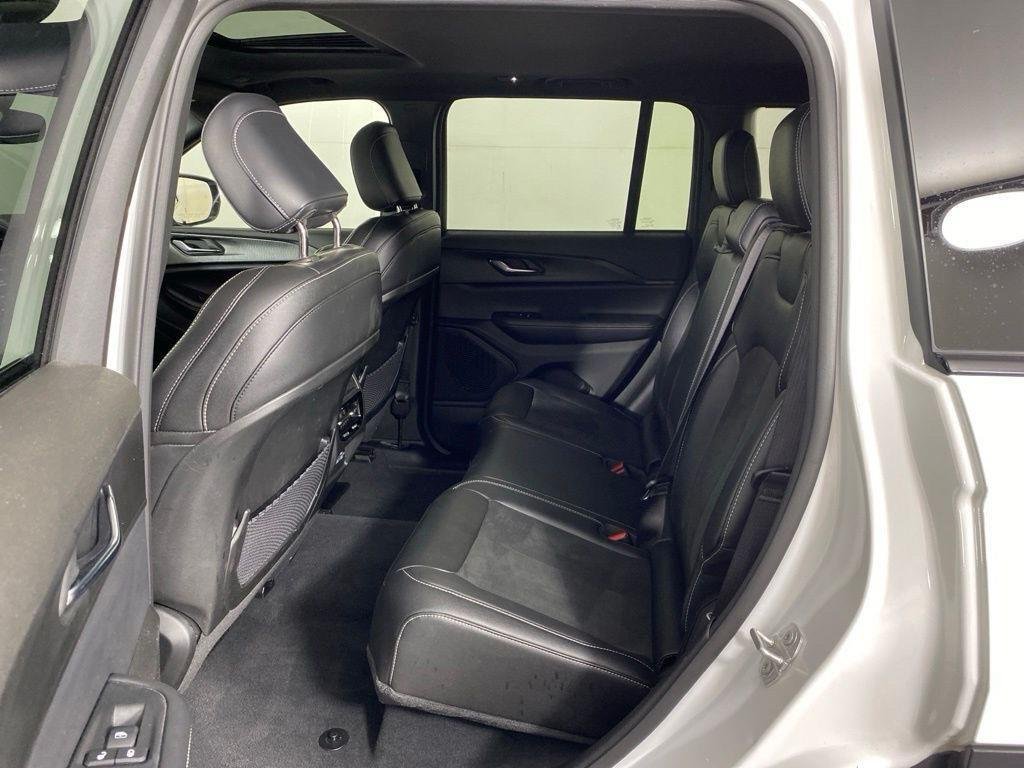 Used 2024 Bright White Clearcoat Jeep Altitude X image 10