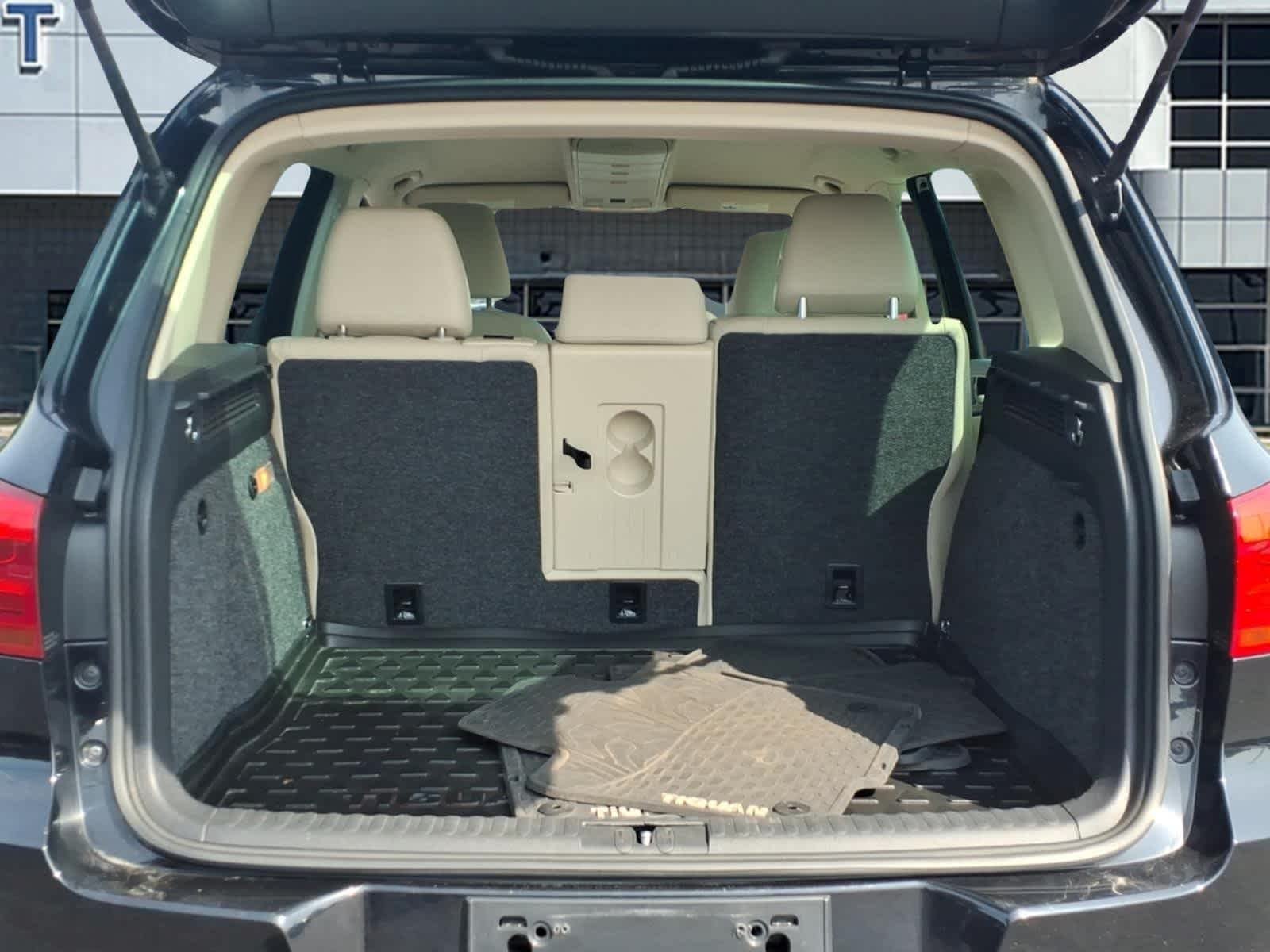 Used 2013 Deep Black Metallic Volkswagen SE w/Sunroof & Nav image 6