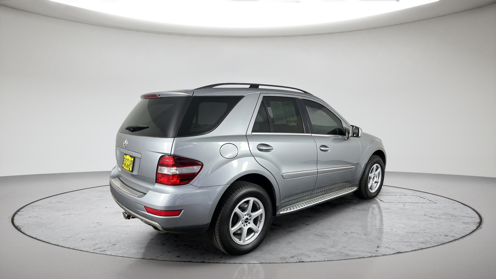 Used 2011  Mercedes-Benz ML 350 image 6