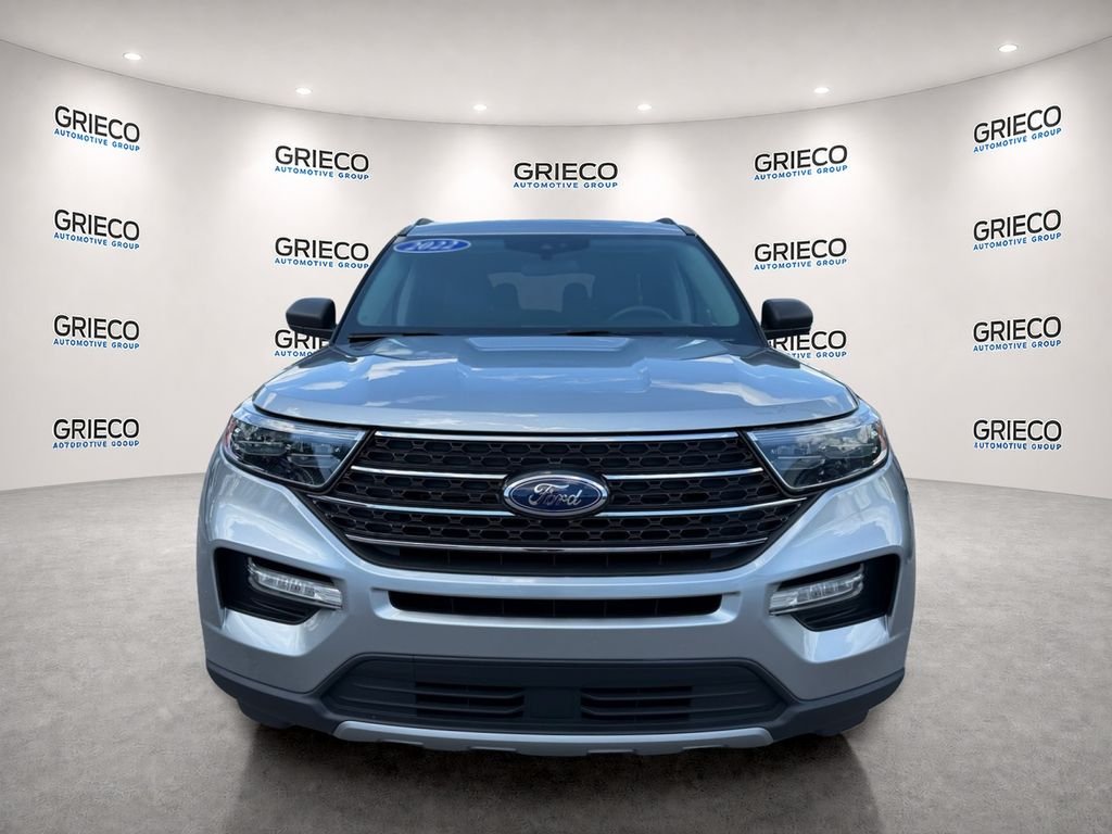 Used 2023 Silver Ford XLT image 2