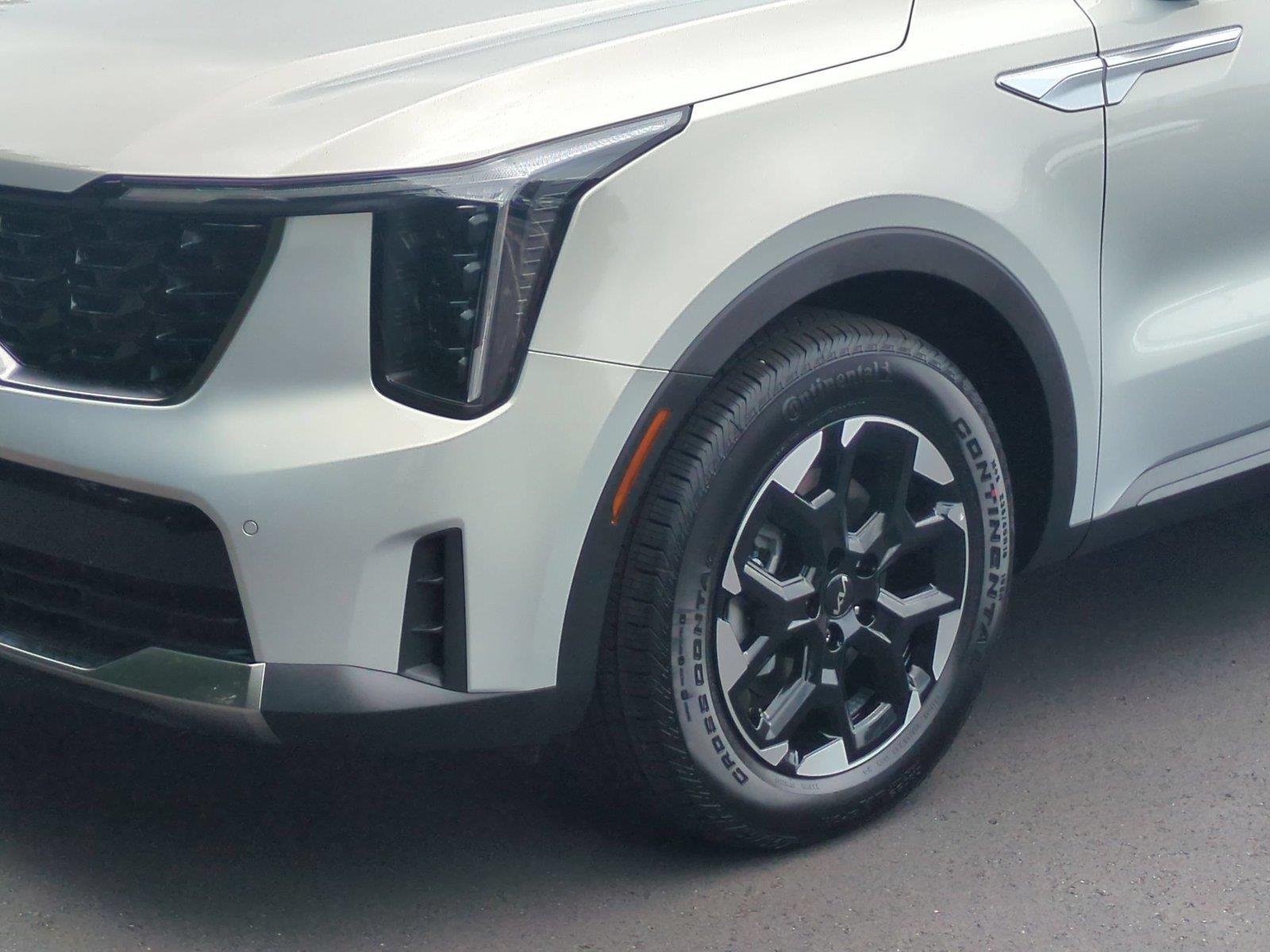 New 2026 Ivory Silver Kia S image 9