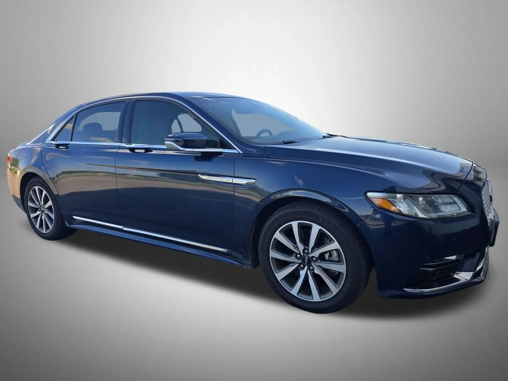 Used 2017 Black Lincoln Premiere image 2