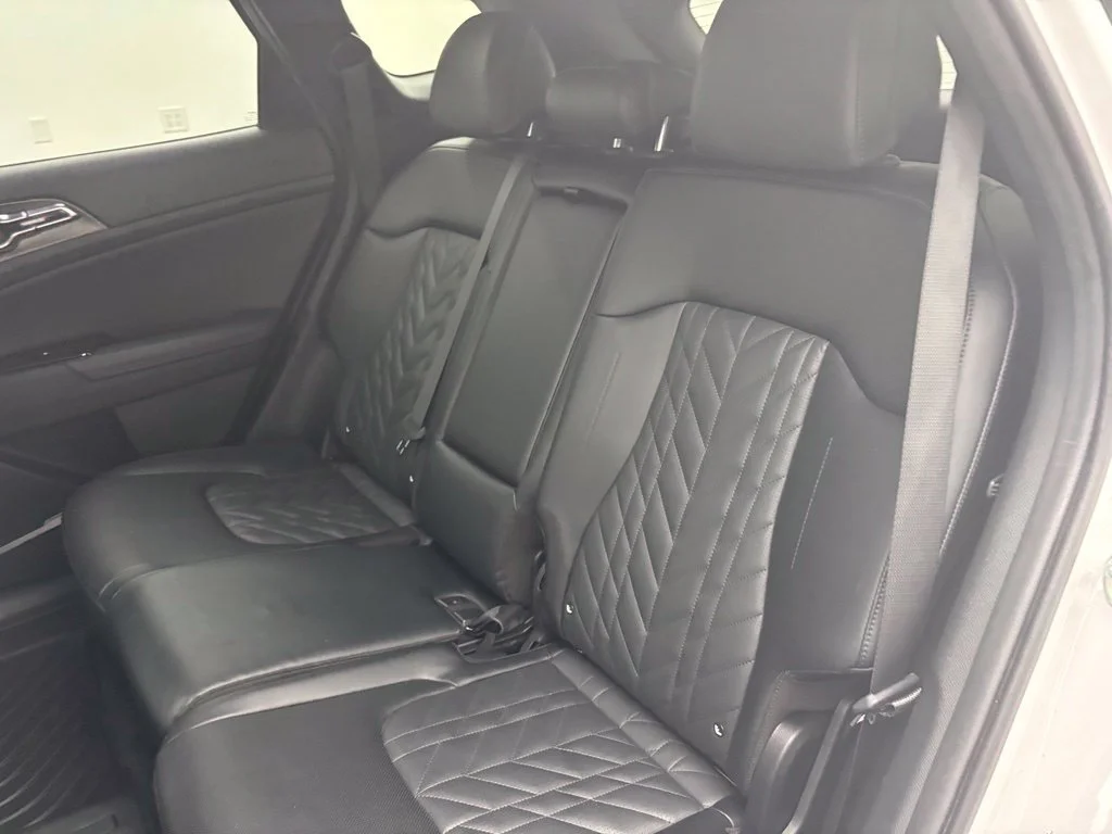 Used 2023 White Kia X-Pro Prestige image 41