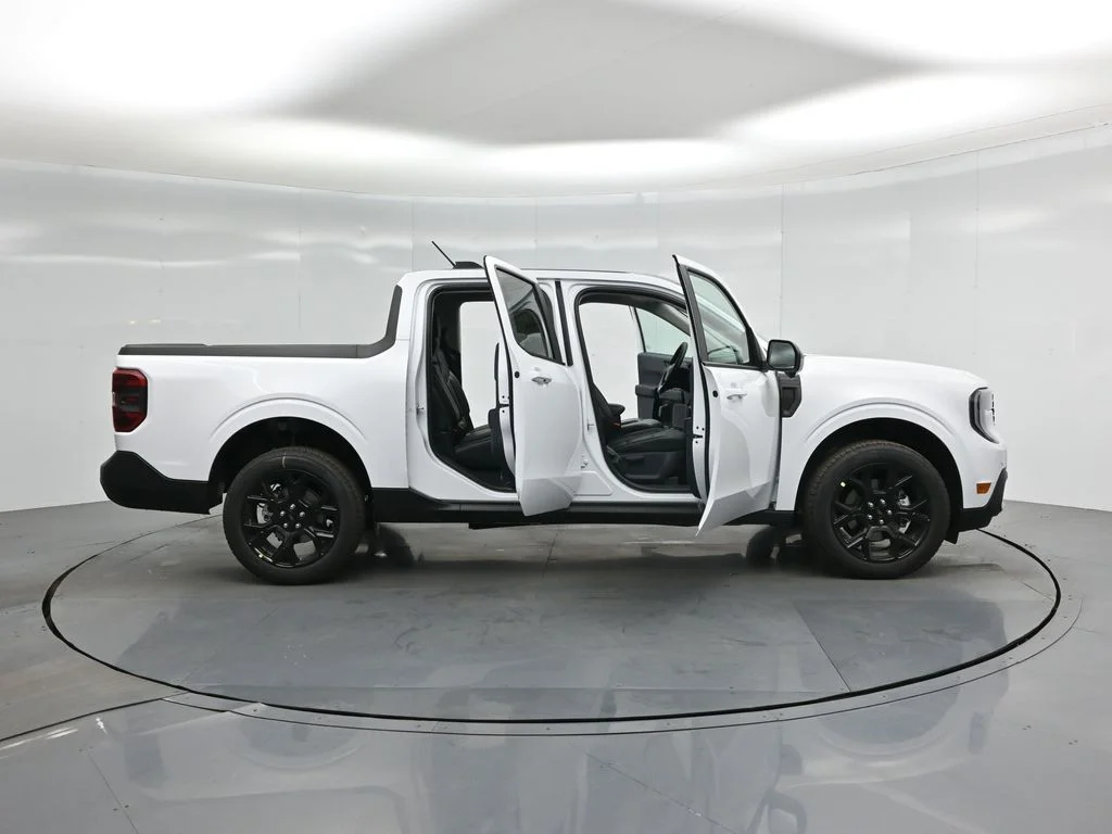 New 2026 Oxford White Ford Lariat image 4