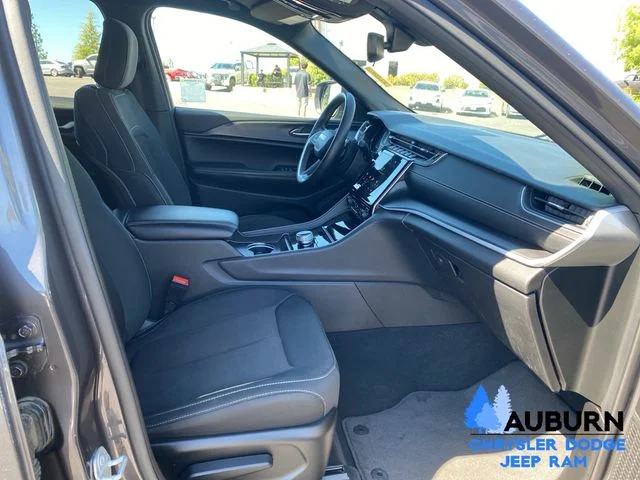 Used 2024 Gray Jeep Laredo image 11