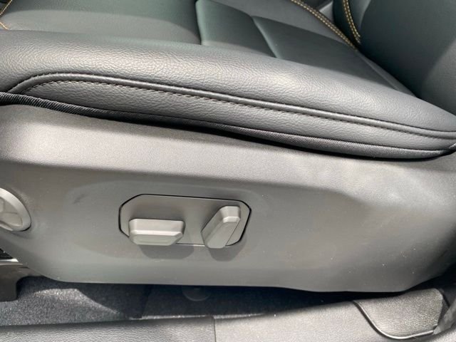 New 2026 Bright White Clear-Coat Exterior Paint Jeep Sahara image 21