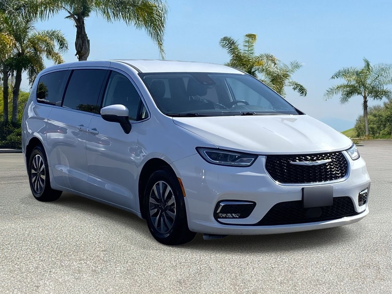 Used 2023 Bright White Chrysler Touring L image 5