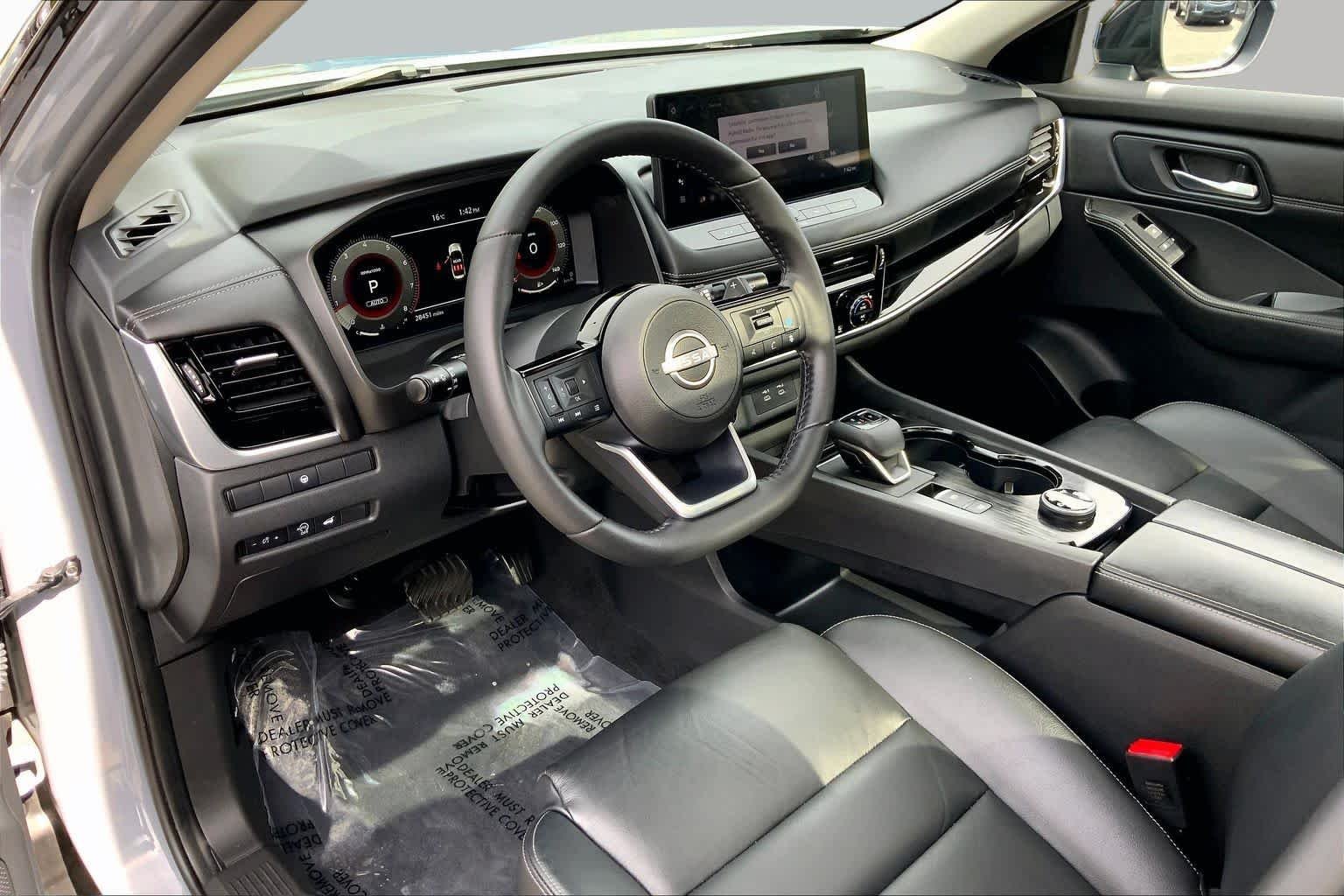 Used 2024 Boulder Gray Pearl/Super Black Nissan SL image 18
