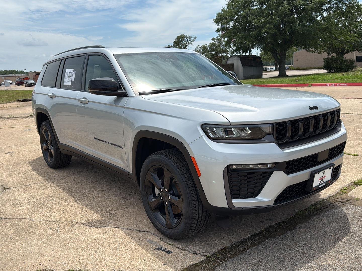 New 2026 Silver Zynith Exterior Paint Jeep Limited image 1