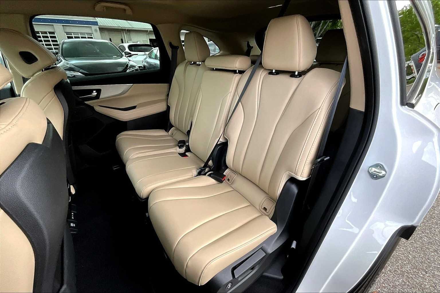 Used 2025 Platinum White Pearl Acura  image 21