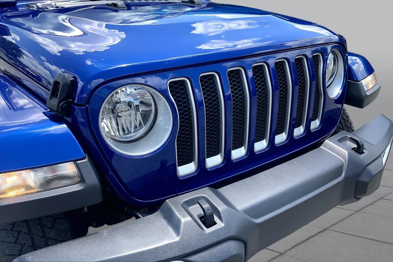 Used 2020 Ocean Blue Metallic Clearcoat Jeep Sahara image 30