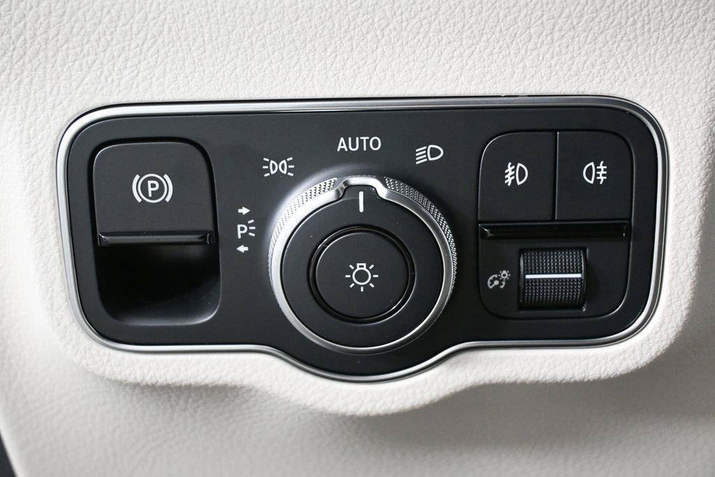 New 2026 Polar White Mercedes-Benz GLA 250 image 49