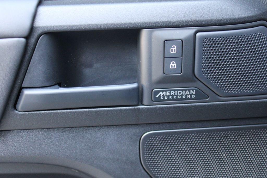 2026 Land Rover Defender OCTA - Photo 19