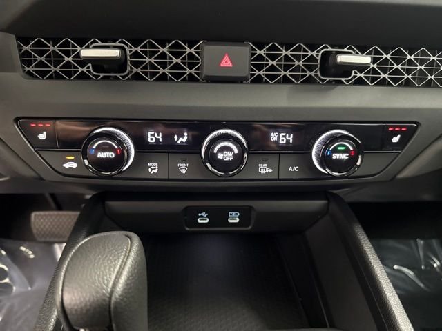 Certified Used 2025 Solar Silver Metallic Honda SE image 35