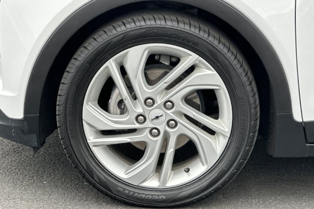 Used 2023 White Chevrolet 1LT image 29