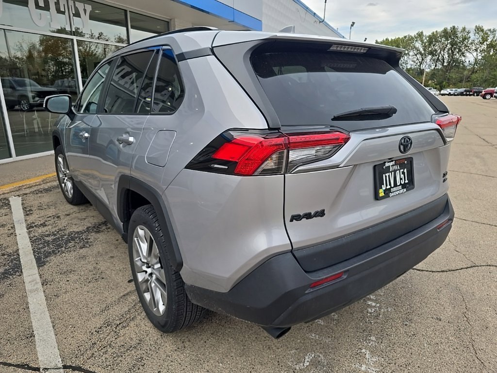 Used 2022 Silver Toyota XLE Premium image 6