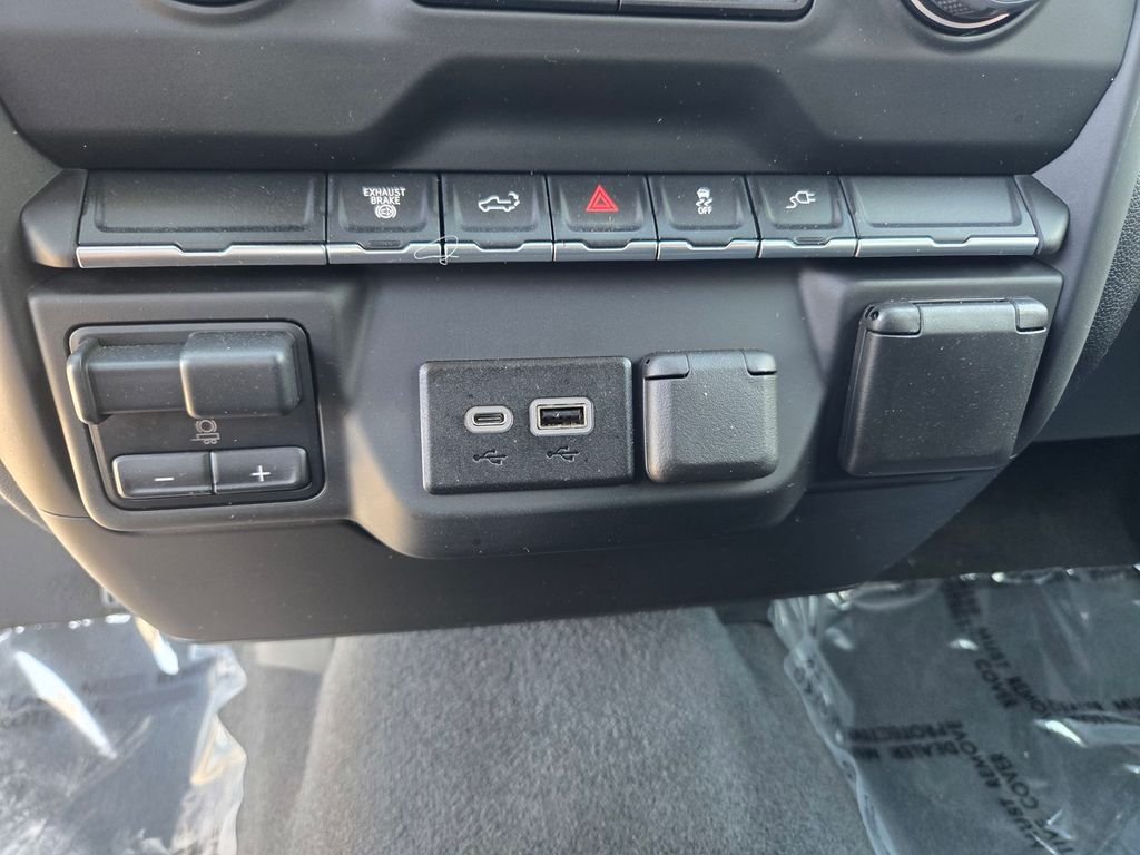 Used 2023 White Chevrolet Custom image 15
