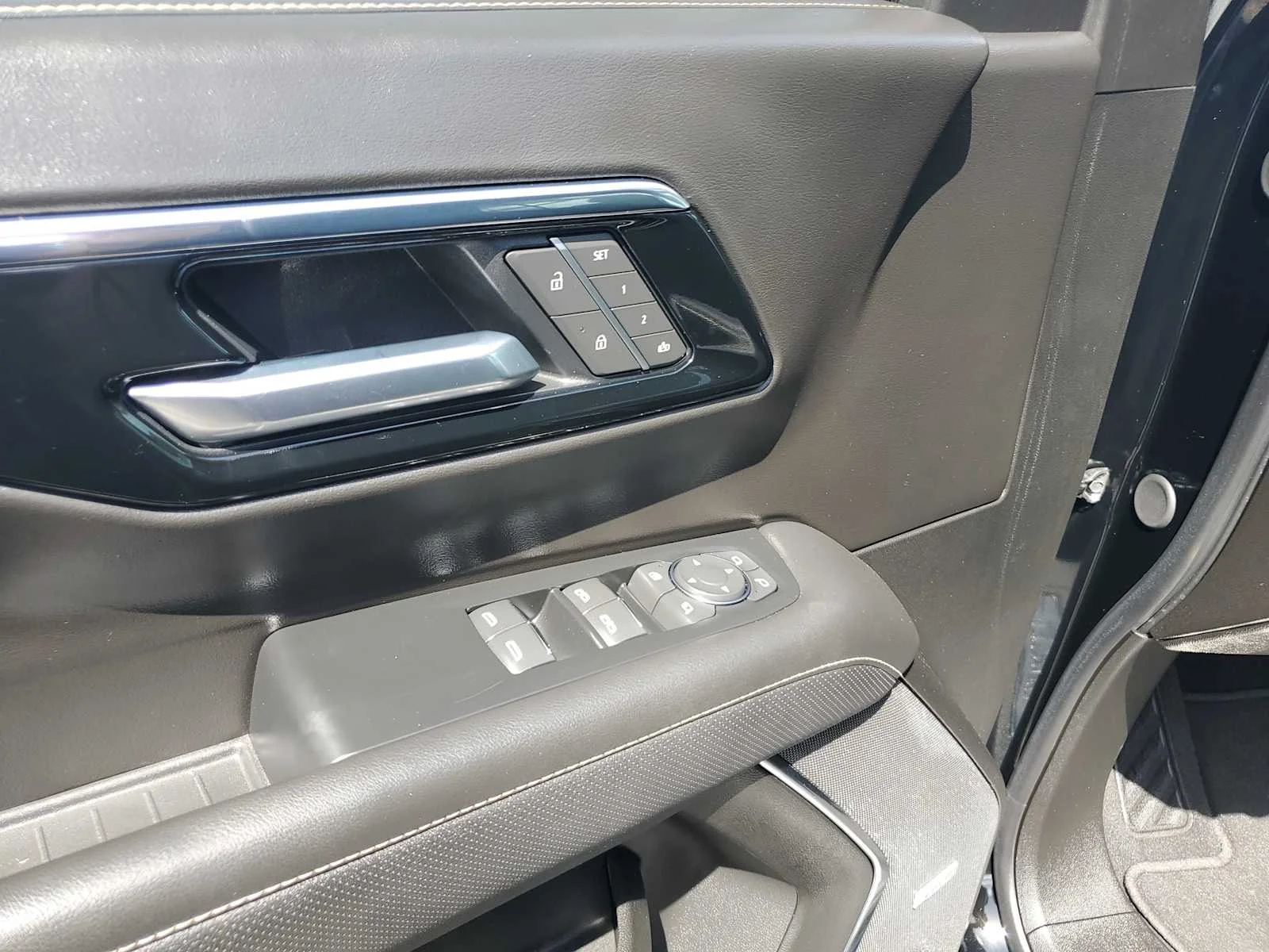 Used 2025 Black Chevrolet Premier image 23